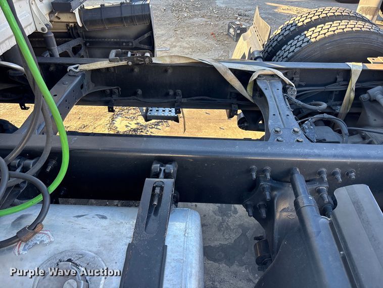 image for item YA1259 2019 Freightliner Cascadia semi truck