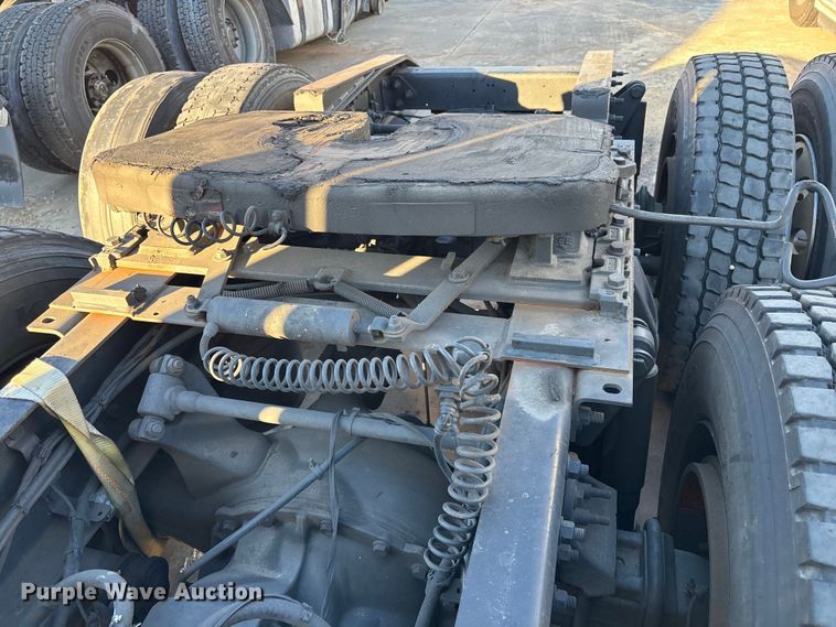 image for item YA1259 2019 Freightliner Cascadia semi truck