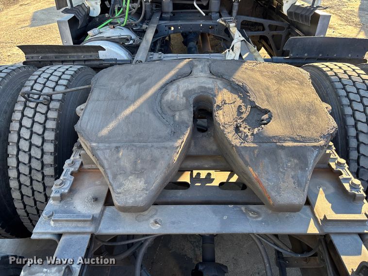 image for item YA1259 2019 Freightliner Cascadia semi truck