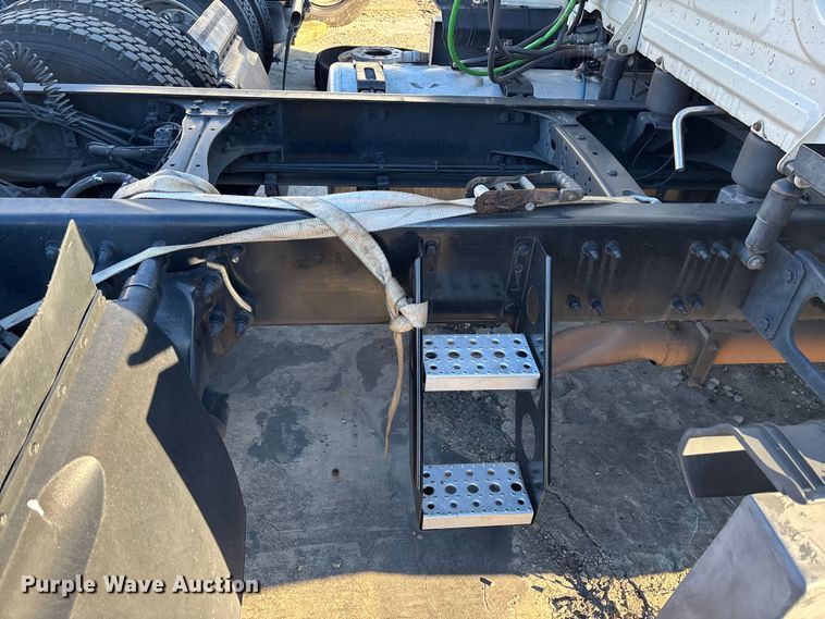 image for item YA1259 2019 Freightliner Cascadia semi truck