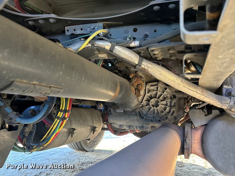 image for item YA1259 2019 Freightliner Cascadia semi truck