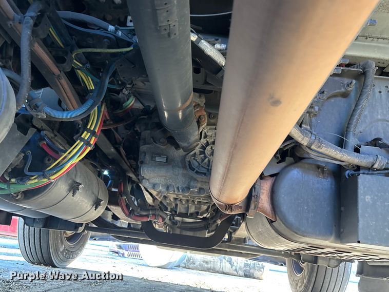 image for item YA1259 2019 Freightliner Cascadia semi truck