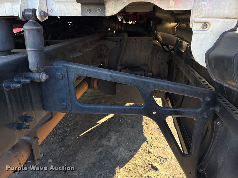 image for item YA1259 2019 Freightliner Cascadia semi truck