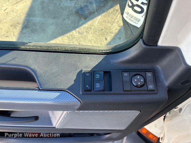 image for item YA1259 2019 Freightliner Cascadia semi truck