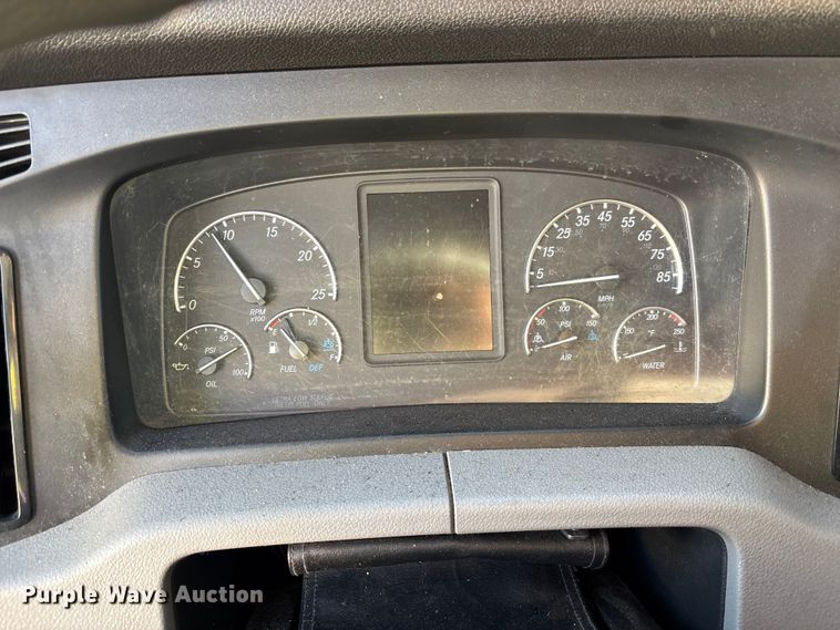 image for item YA1259 2019 Freightliner Cascadia semi truck