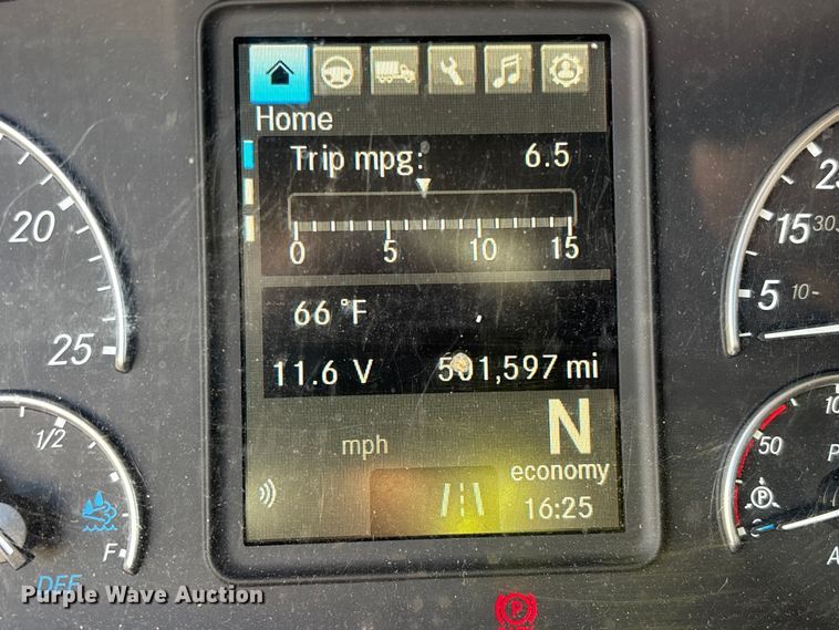 image for item YA1259 2019 Freightliner Cascadia semi truck