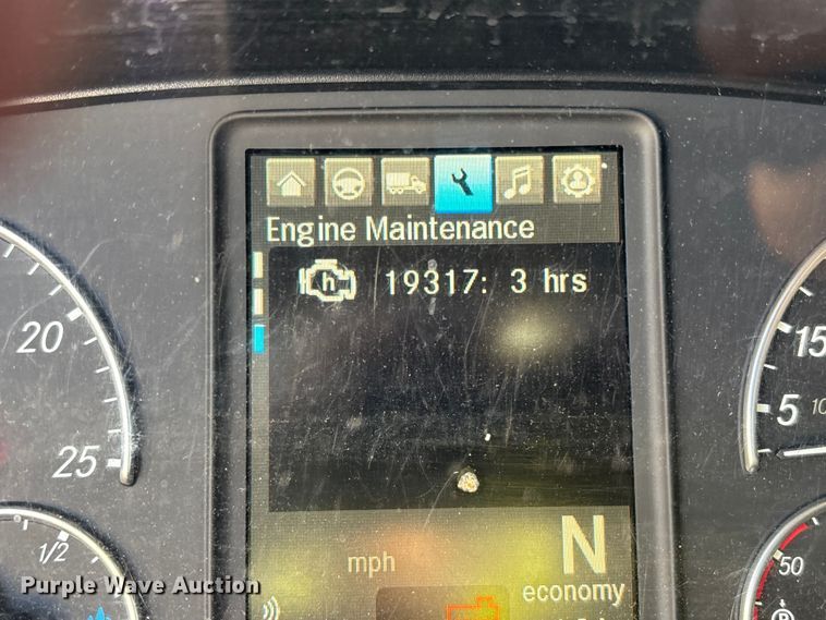 image for item YA1259 2019 Freightliner Cascadia semi truck