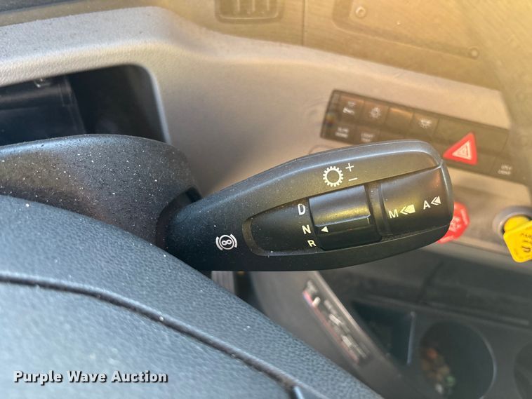 image for item YA1259 2019 Freightliner Cascadia semi truck