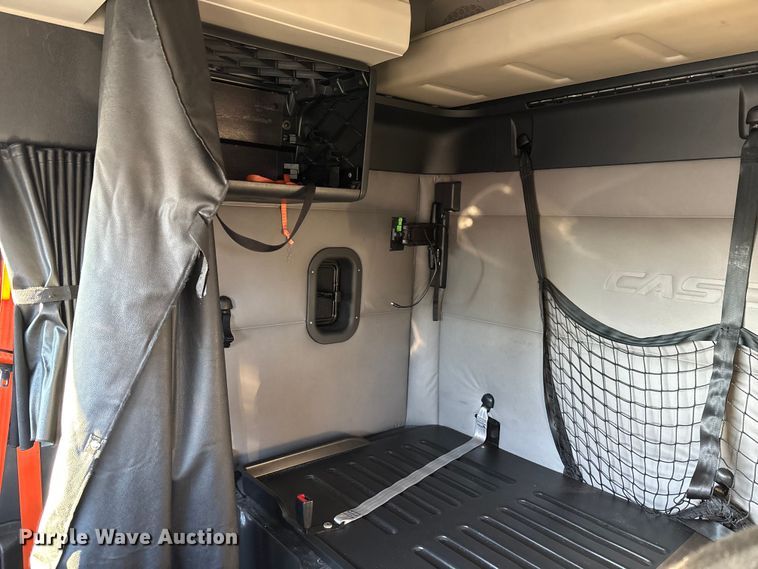 image for item YA1259 2019 Freightliner Cascadia semi truck