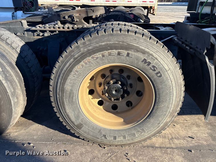 image for item YA1259 2019 Freightliner Cascadia semi truck