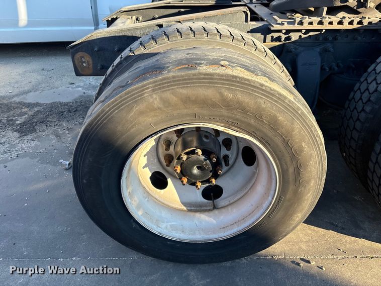 image for item YA1259 2019 Freightliner Cascadia semi truck