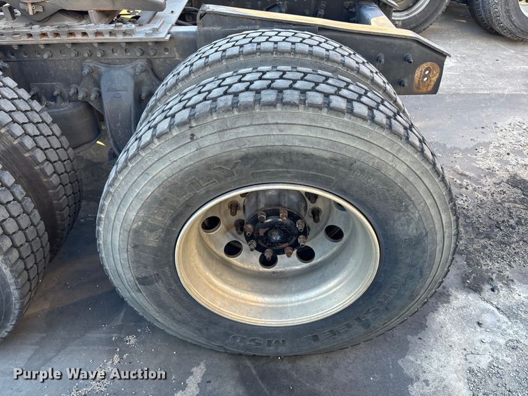 image for item YA1259 2019 Freightliner Cascadia semi truck