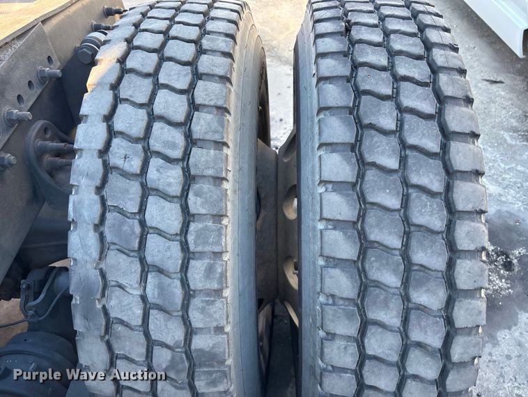 image for item YA1259 2019 Freightliner Cascadia semi truck