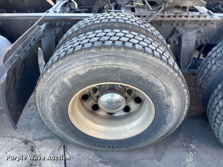 image for item YA1259 2019 Freightliner Cascadia semi truck