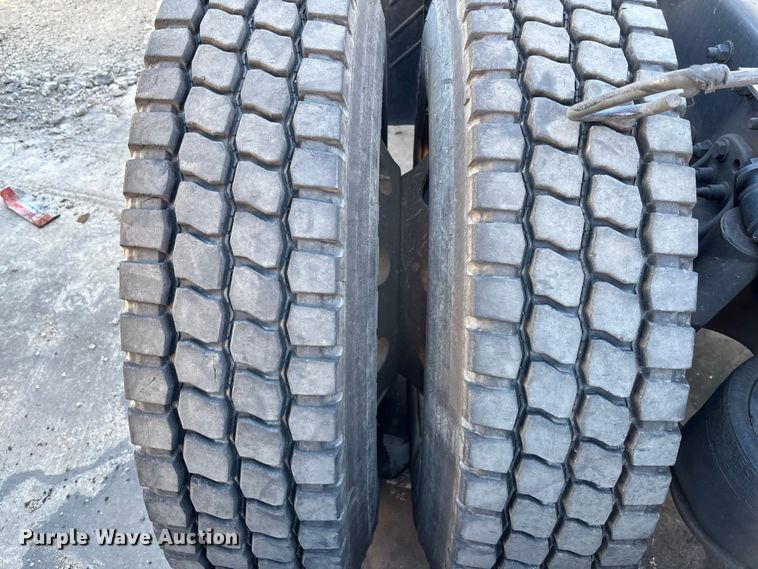 image for item YA1259 2019 Freightliner Cascadia semi truck