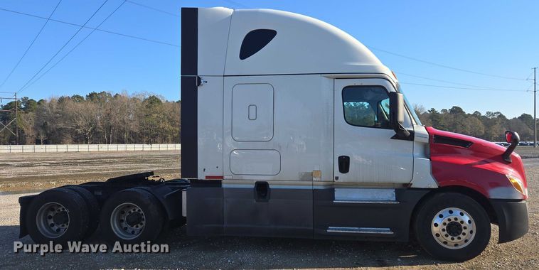 image for item YA1298 2019 Freightliner Cascadia  semi truck