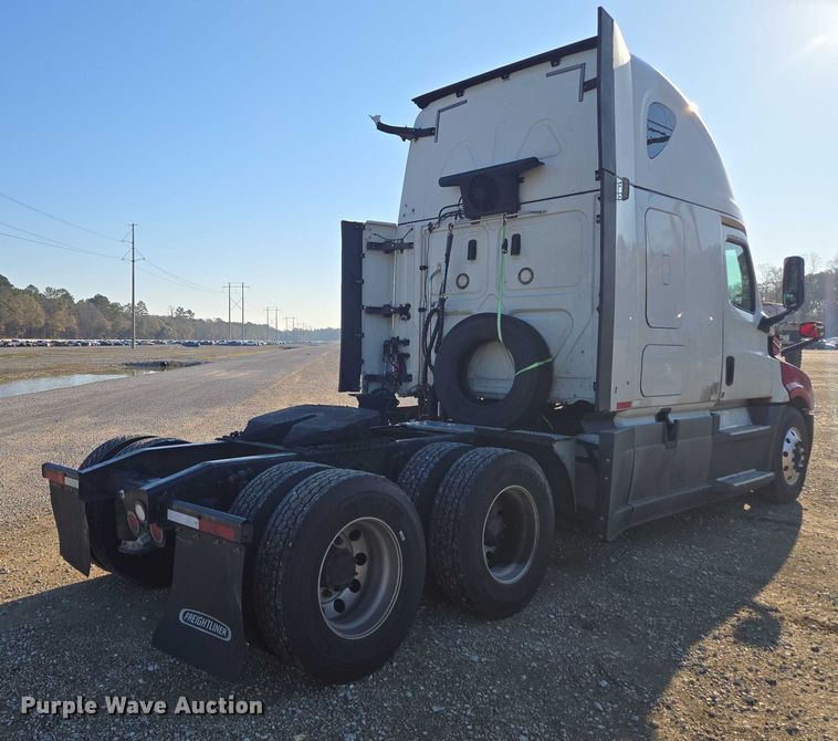 image for item YA1298 2019 Freightliner Cascadia  semi truck
