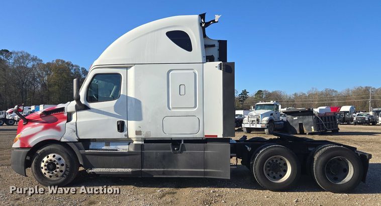 image for item YA1298 2019 Freightliner Cascadia  semi truck