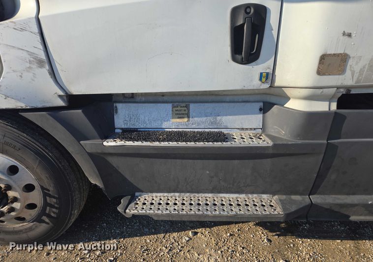 image for item YA1298 2019 Freightliner Cascadia  semi truck