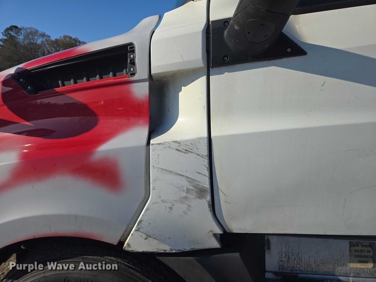 image for item YA1298 2019 Freightliner Cascadia  semi truck