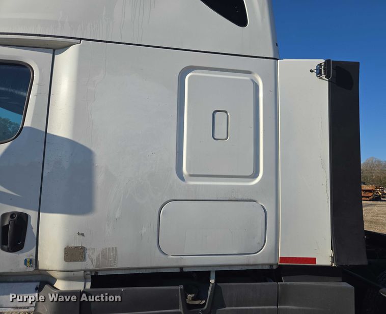 image for item YA1298 2019 Freightliner Cascadia  semi truck