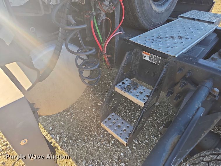 image for item YA1298 2019 Freightliner Cascadia  semi truck