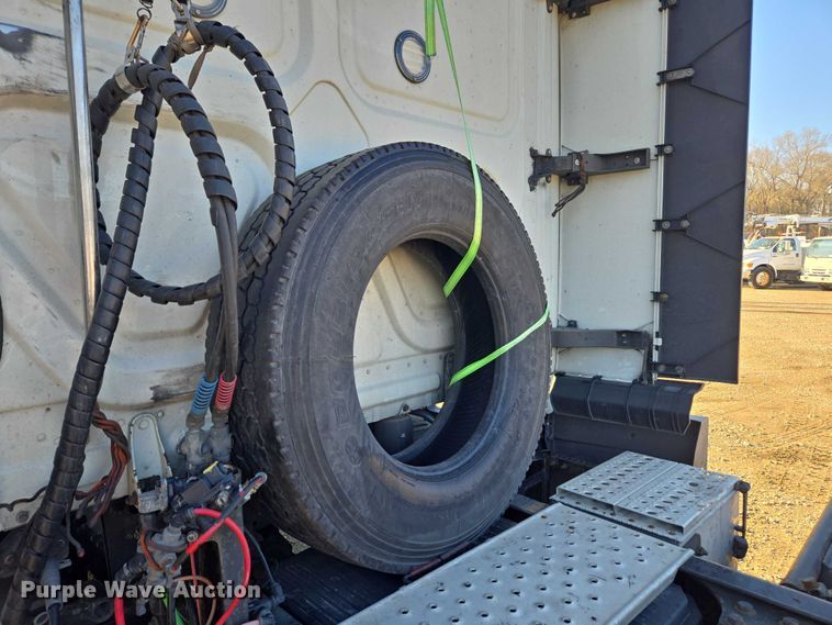 image for item YA1298 2019 Freightliner Cascadia  semi truck