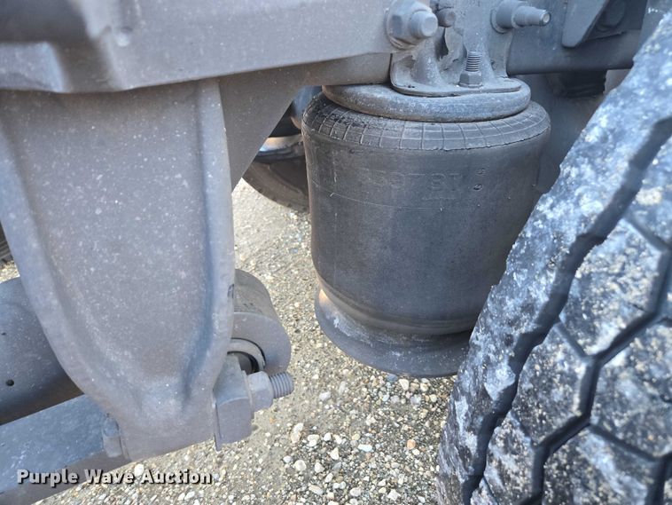 image for item YA1298 2019 Freightliner Cascadia  semi truck