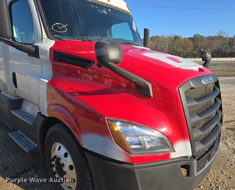 image for item YA1298 2019 Freightliner Cascadia  semi truck