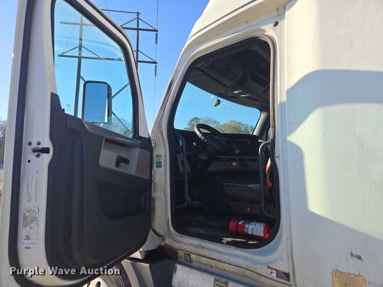 image for item YA1298 2019 Freightliner Cascadia  semi truck