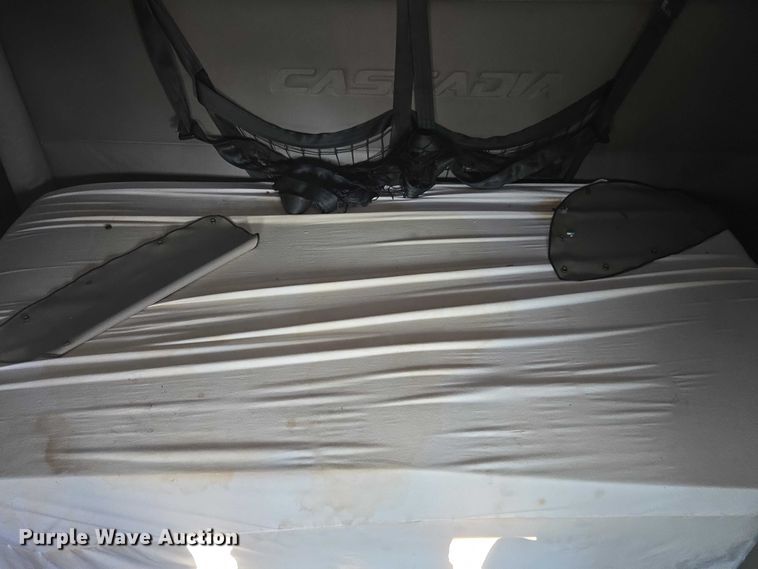 image for item YA1298 2019 Freightliner Cascadia  semi truck