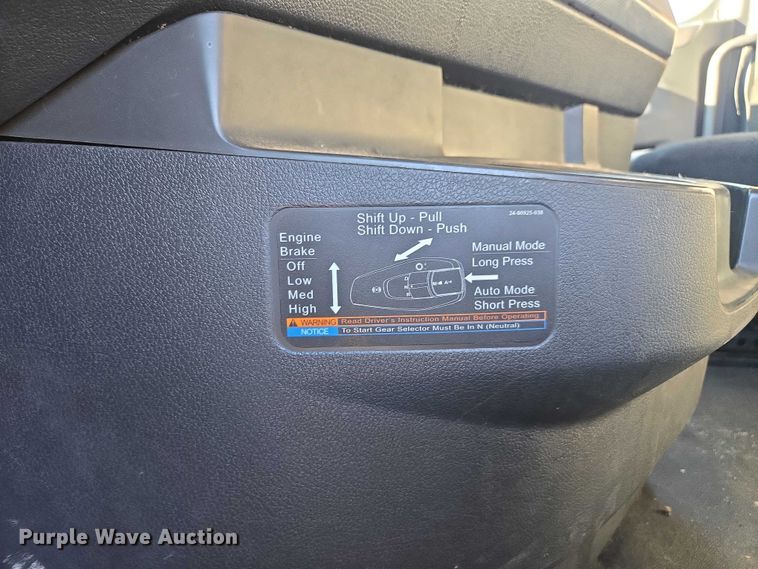 image for item YA1298 2019 Freightliner Cascadia  semi truck