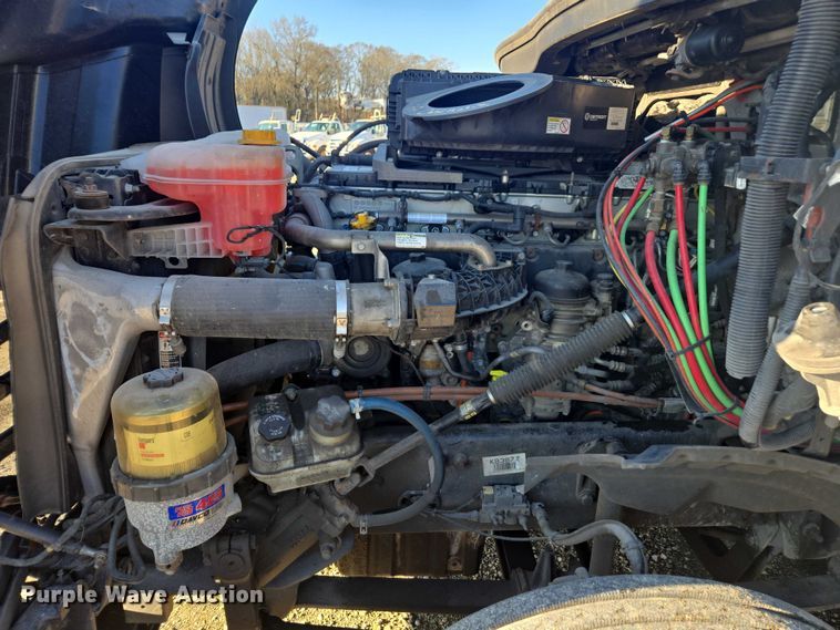 image for item YA1298 2019 Freightliner Cascadia  semi truck