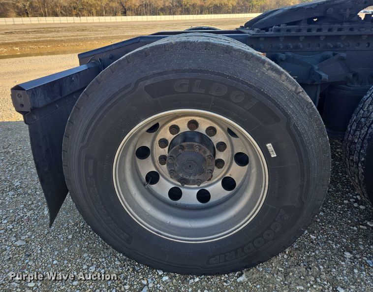 image for item YA1298 2019 Freightliner Cascadia  semi truck