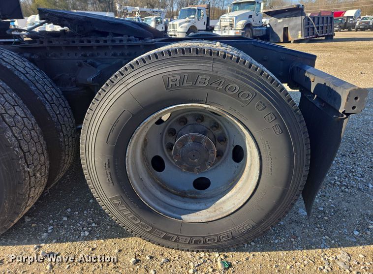 image for item YA1298 2019 Freightliner Cascadia  semi truck