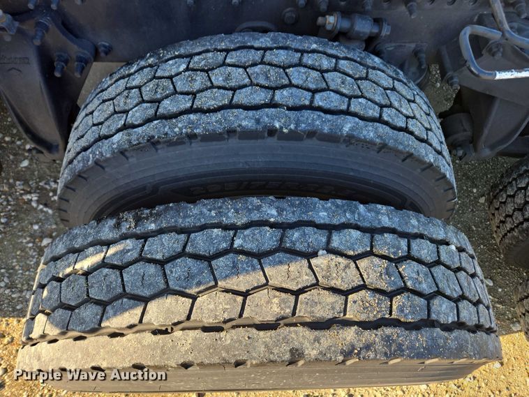 image for item YA1298 2019 Freightliner Cascadia  semi truck