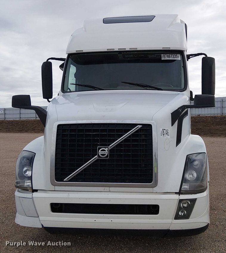 image for item YA1374 2018 Volvo VN semi truck