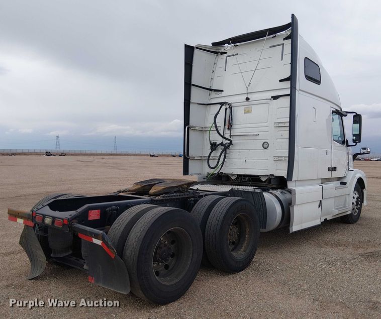 image for item YA1374 2018 Volvo VN semi truck