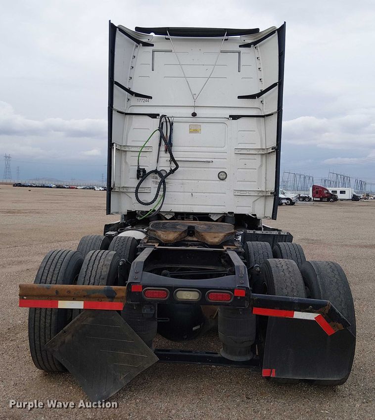 image for item YA1374 2018 Volvo VN semi truck