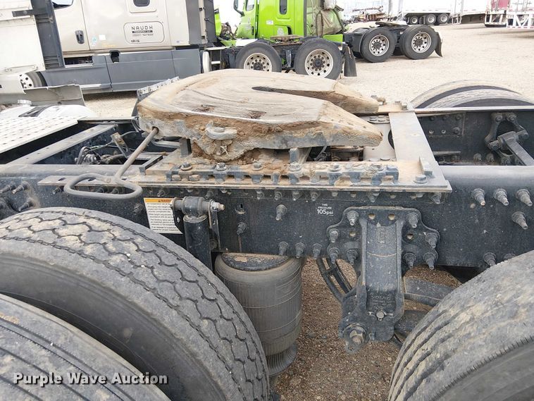 image for item YA1374 2018 Volvo VN semi truck