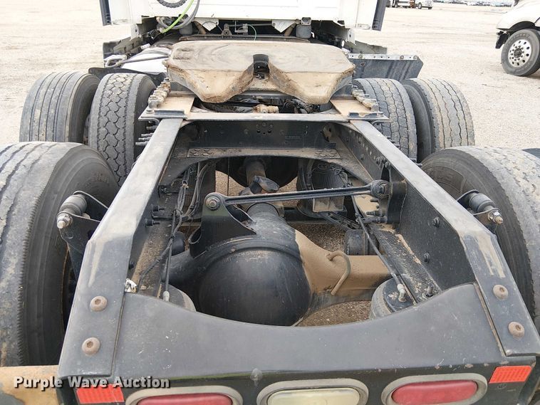 image for item YA1374 2018 Volvo VN semi truck