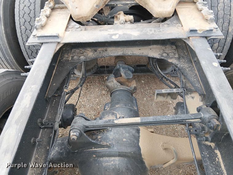 image for item YA1374 2018 Volvo VN semi truck