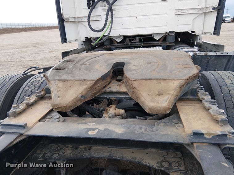 image for item YA1374 2018 Volvo VN semi truck