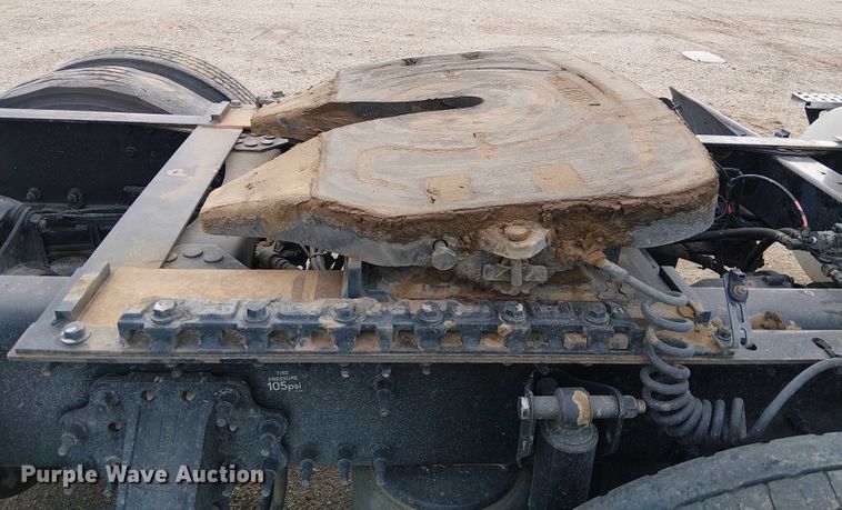 image for item YA1374 2018 Volvo VN semi truck