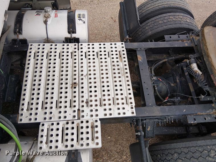 image for item YA1374 2018 Volvo VN semi truck