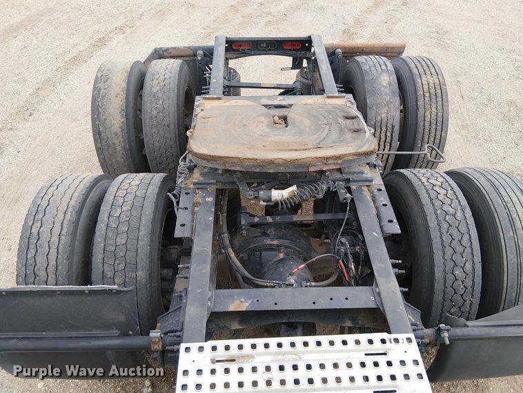 image for item YA1374 2018 Volvo VN semi truck