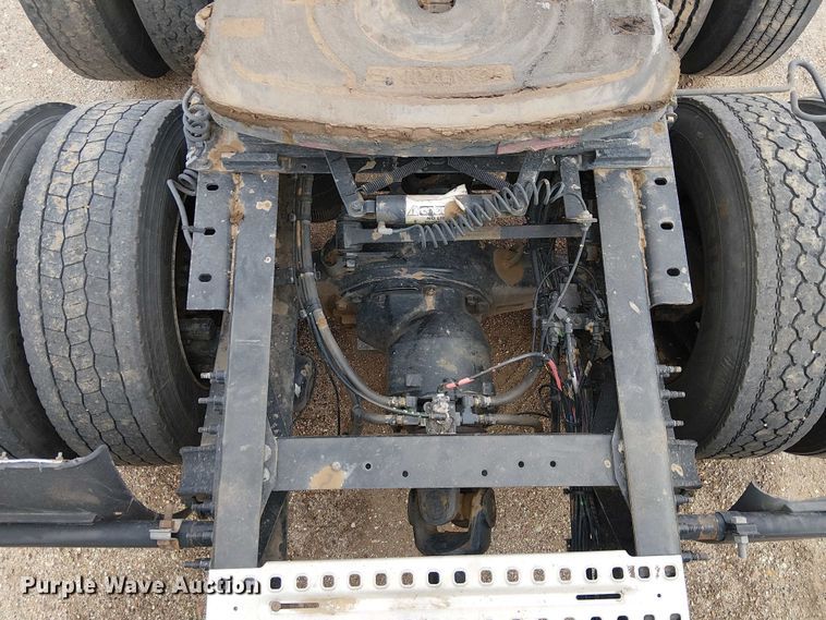 image for item YA1374 2018 Volvo VN semi truck