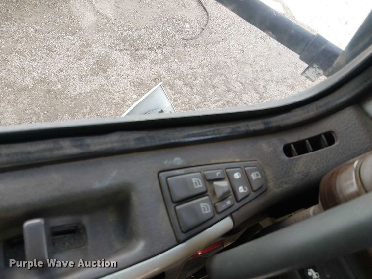 image for item YA1374 2018 Volvo VN semi truck