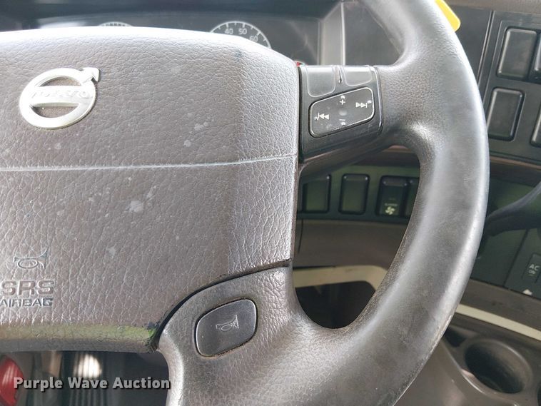 image for item YA1374 2018 Volvo VN semi truck