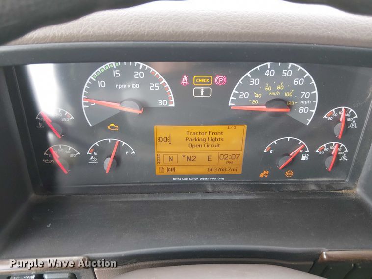 image for item YA1374 2018 Volvo VN semi truck